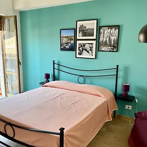 Alloggio in famiglia Stanza In Condiviso Double With Private Bathroom And Balcony In A Shared House, Aeroporto di Catania Fontana Rossa